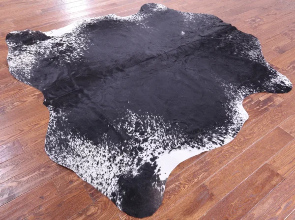 High-quality edge of Refined Salt and Pepper Cowhide Rug