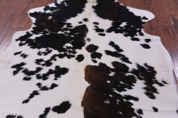 Sleek Cowhide Rug - Defined Tricolor Transitions